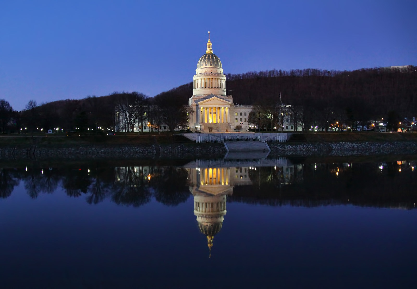 The_West_Virginia_State_Capitol_Building_in_Charleston_WV